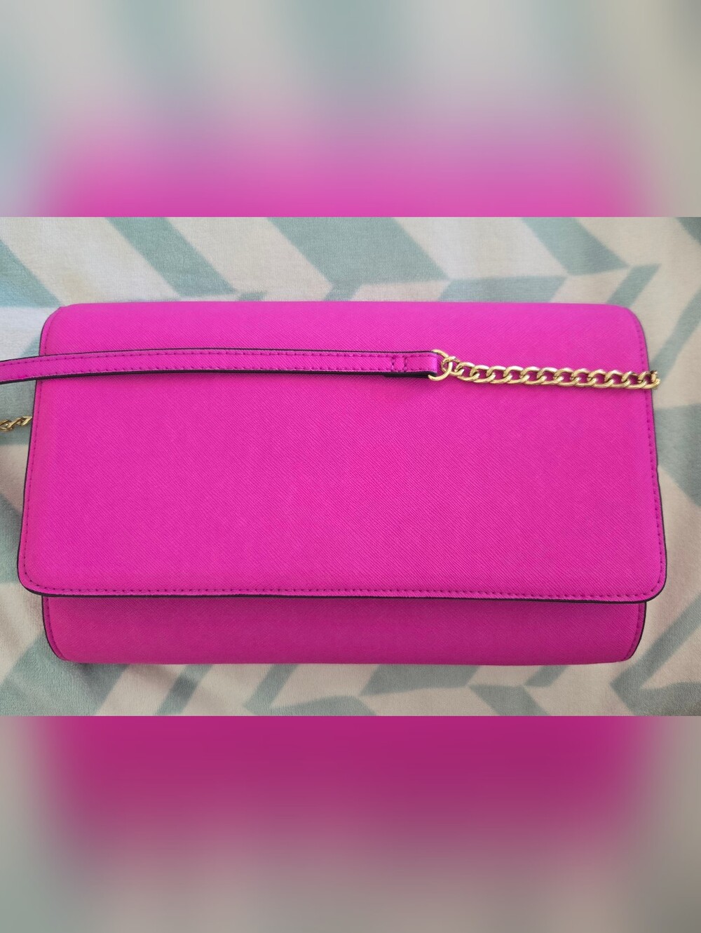Stylish Hot Pink Crossbody Shoulder Bag with Gold Chain
